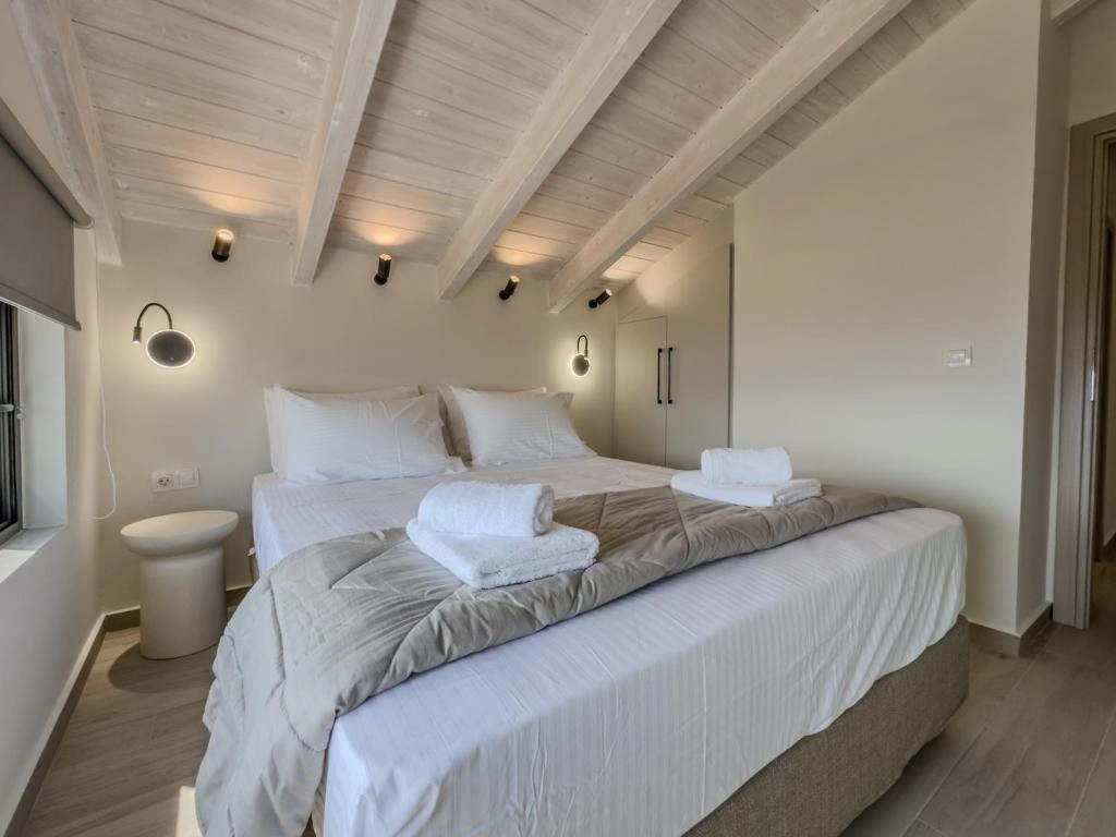 Suite 6 - Gallery 10